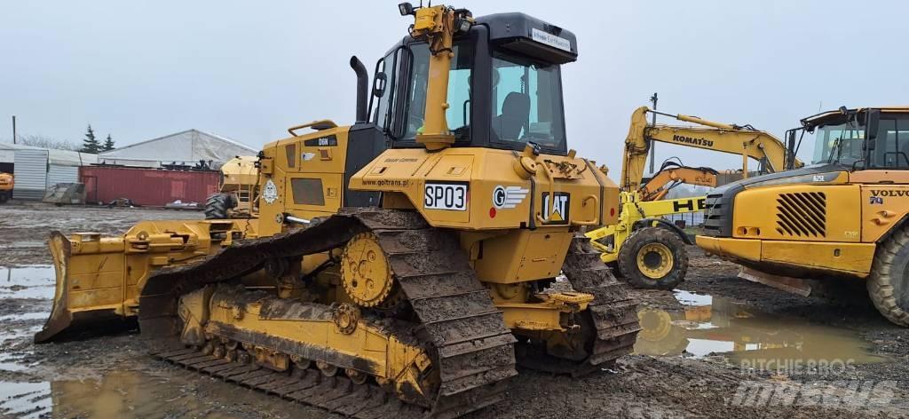 CAT D 6 N بلدوزرات مجنزرة