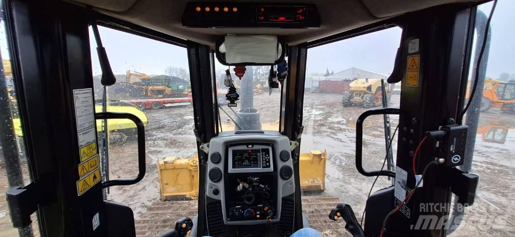 CAT D 6 N بلدوزرات مجنزرة