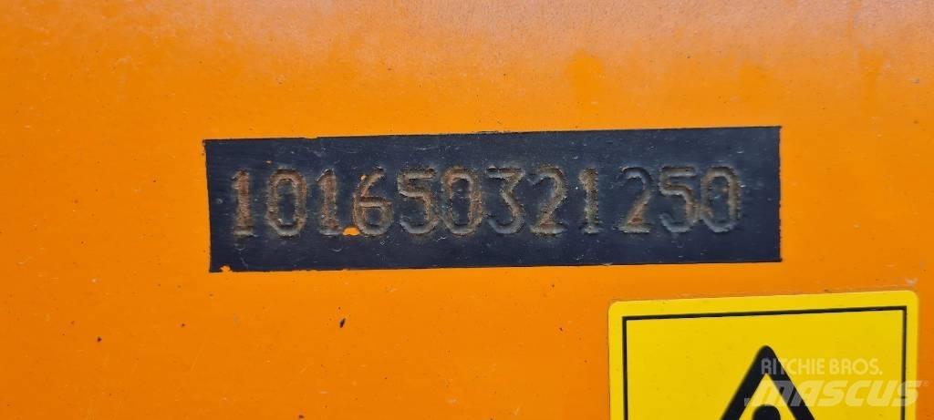 Bomag BW 135 AD-5 مداحل ثنائية الاسطوانة