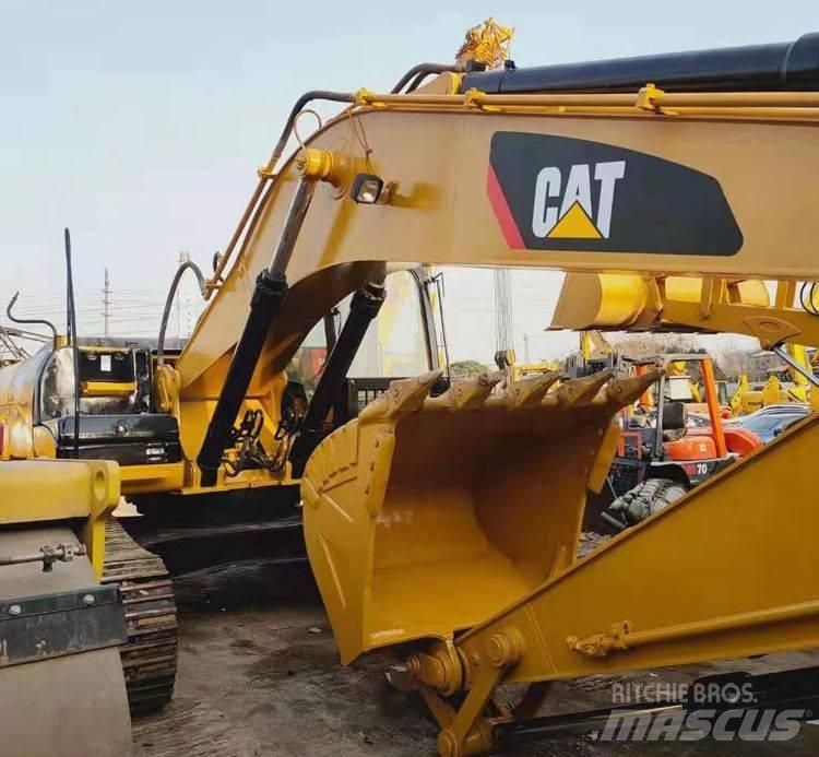CAT 320 D حفارات زحافة