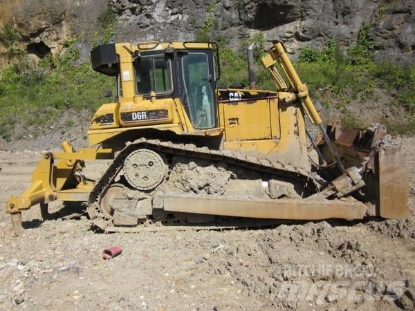 CAT D 6 R XL بلدوزرات مجنزرة