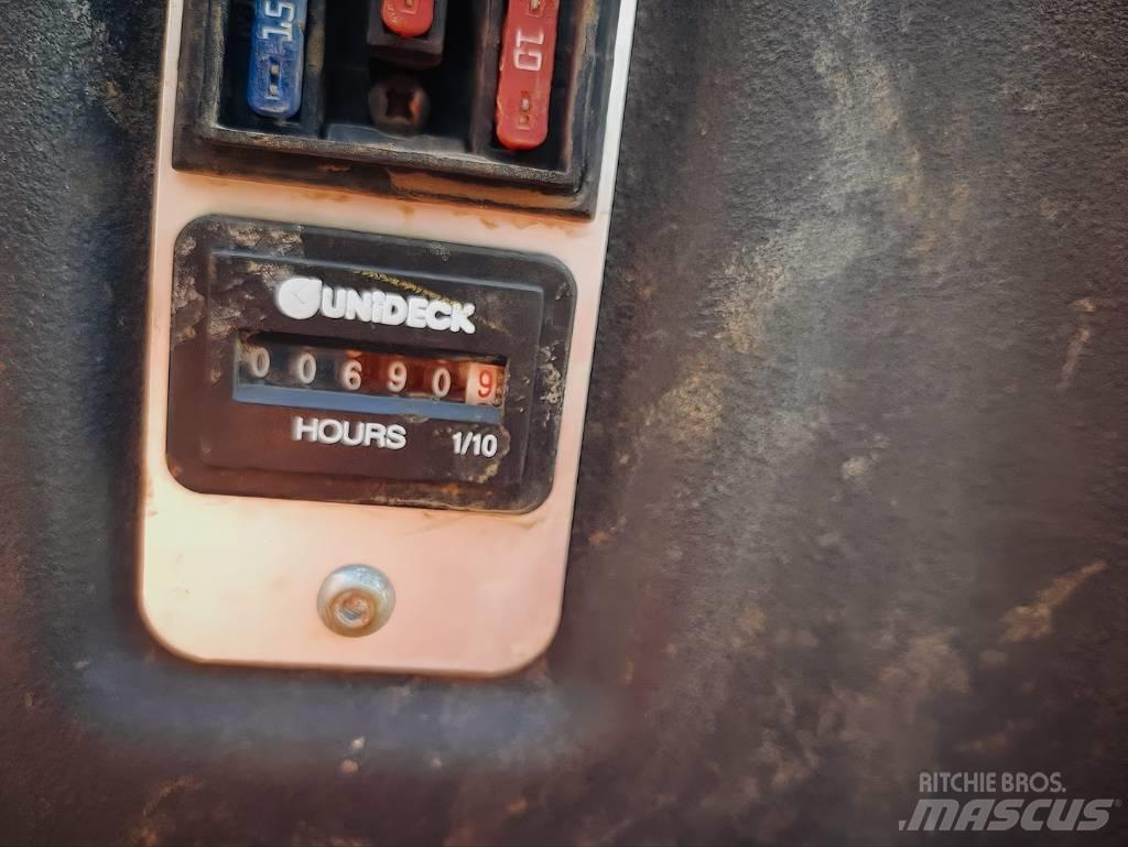 Ausa D 100 AHA عربات نقل قلابة للمواقع