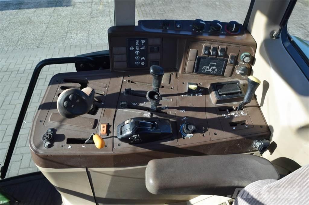 John Deere 6410 الجرارات