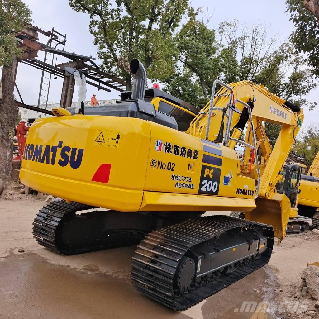 Komatsu PC200-8 حفارات زحافة