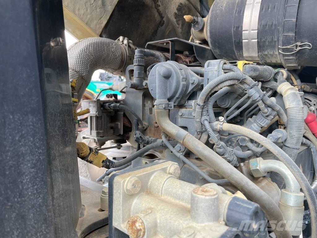 Bomag BW 216 DH-4 مداحل أحادية الأسطوانة