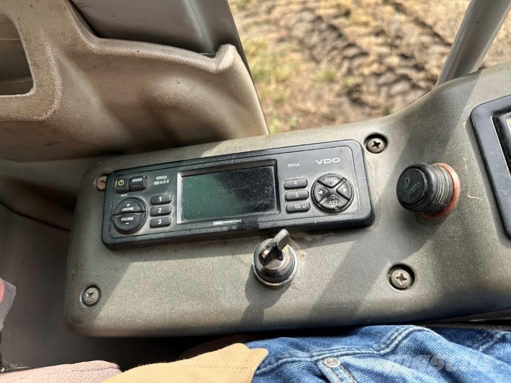 New Holland MH 4.6 ملحقات أخرى للحفر والتحميل