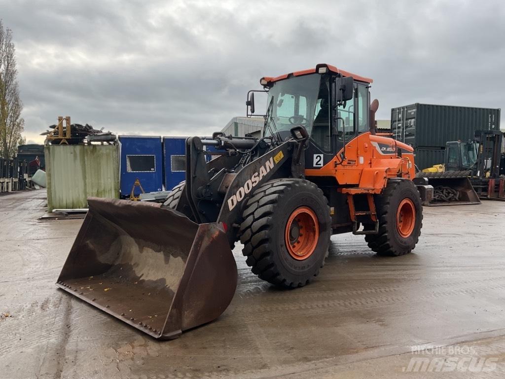 Doosan DL 250 لوادر بعجل