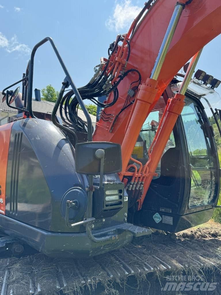 Hitachi ZX135USBL-6 حفارات زحافة