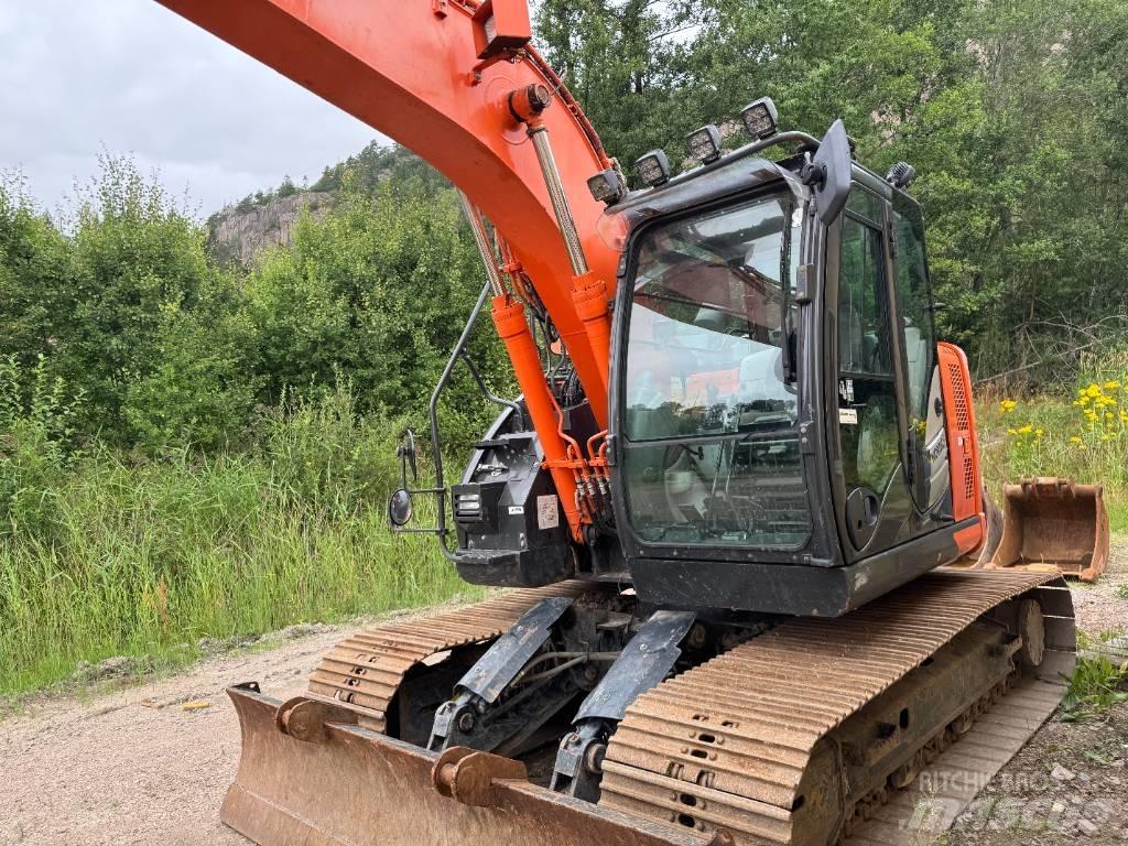 Hitachi ZX135USBL-6 حفارات زحافة