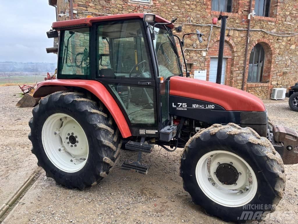 New Holland L 75 الجرارات