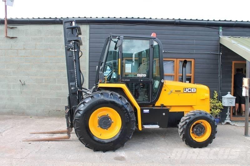 JCB 926 شاحنات الطرق الوعرة