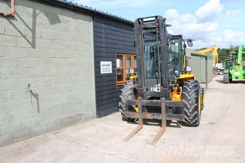 JCB 926 شاحنات الطرق الوعرة