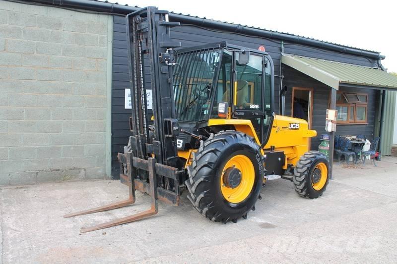 JCB 926 شاحنات الطرق الوعرة