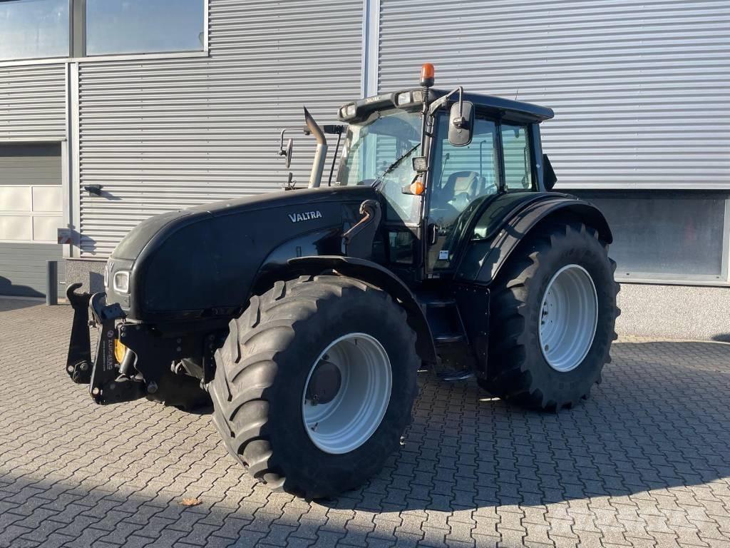 Valtra T151 tractor الجرارات