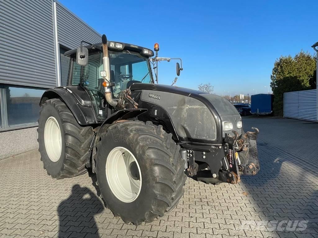 Valtra T151 tractor الجرارات