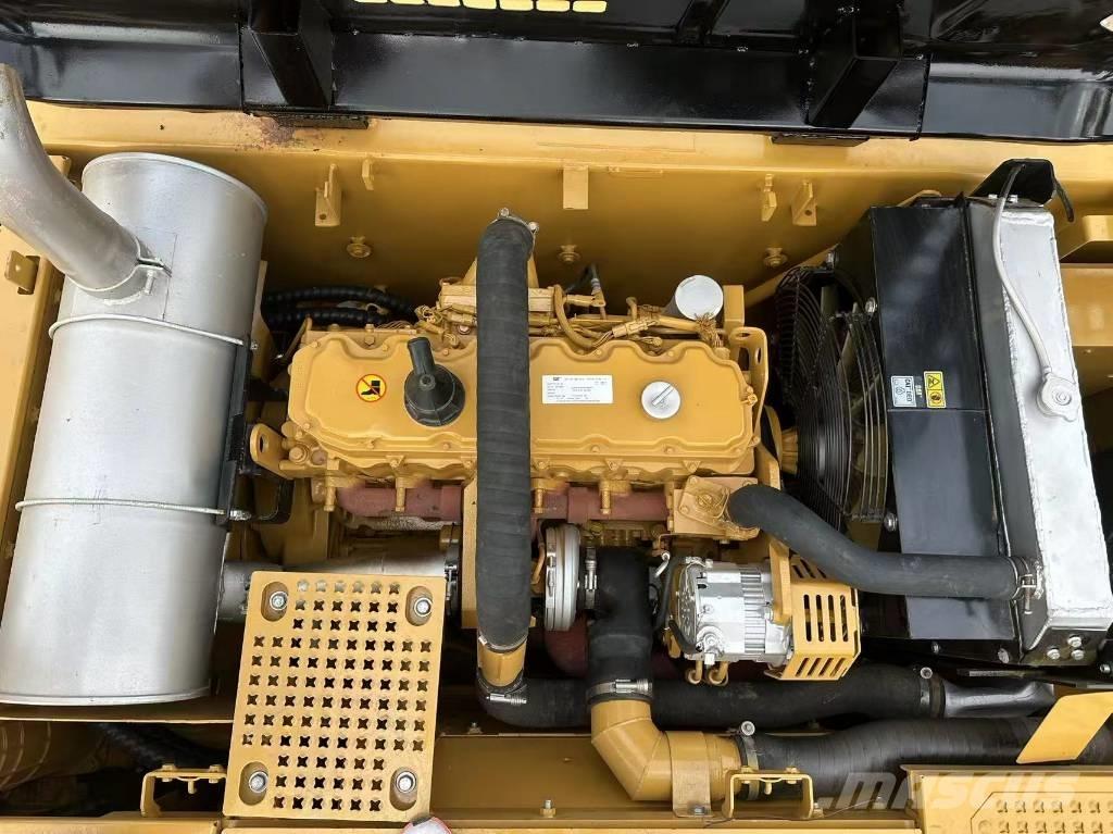 CAT 325 C L حفارات زحافة