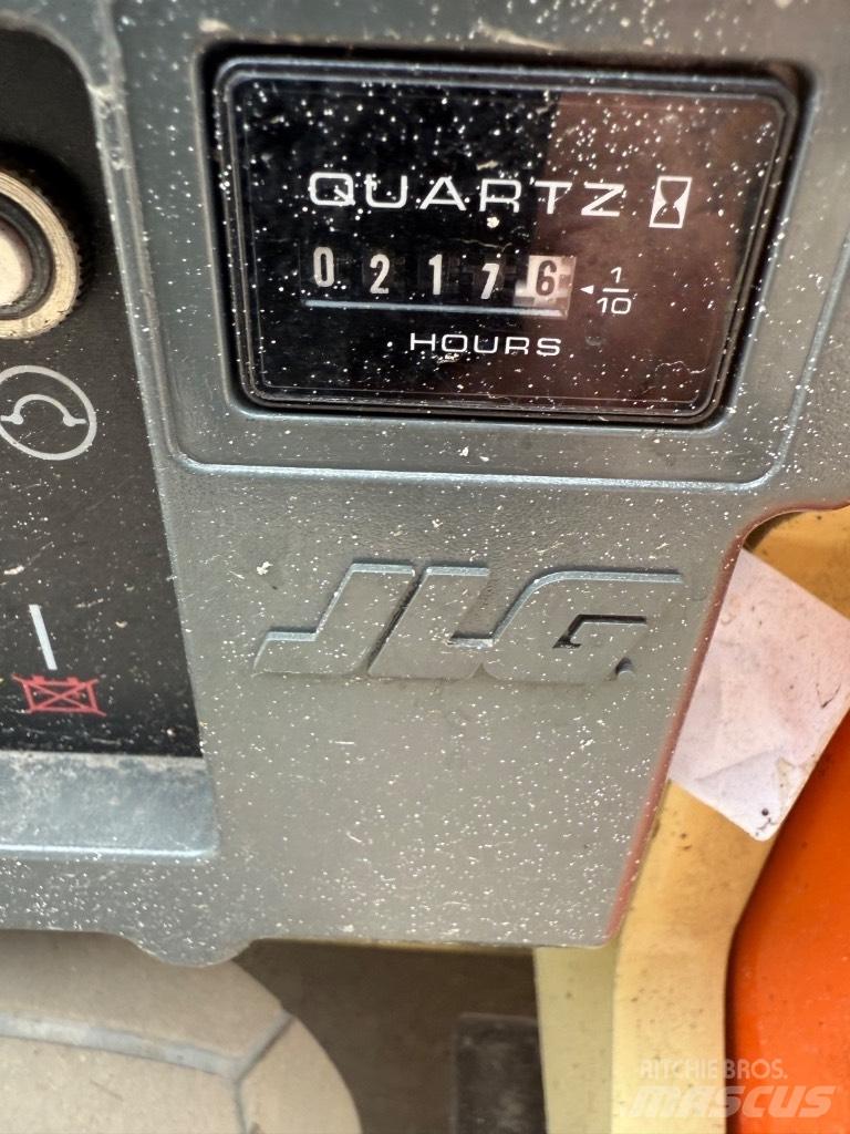 JLG 1930 ES رافعات مقصية الشكل