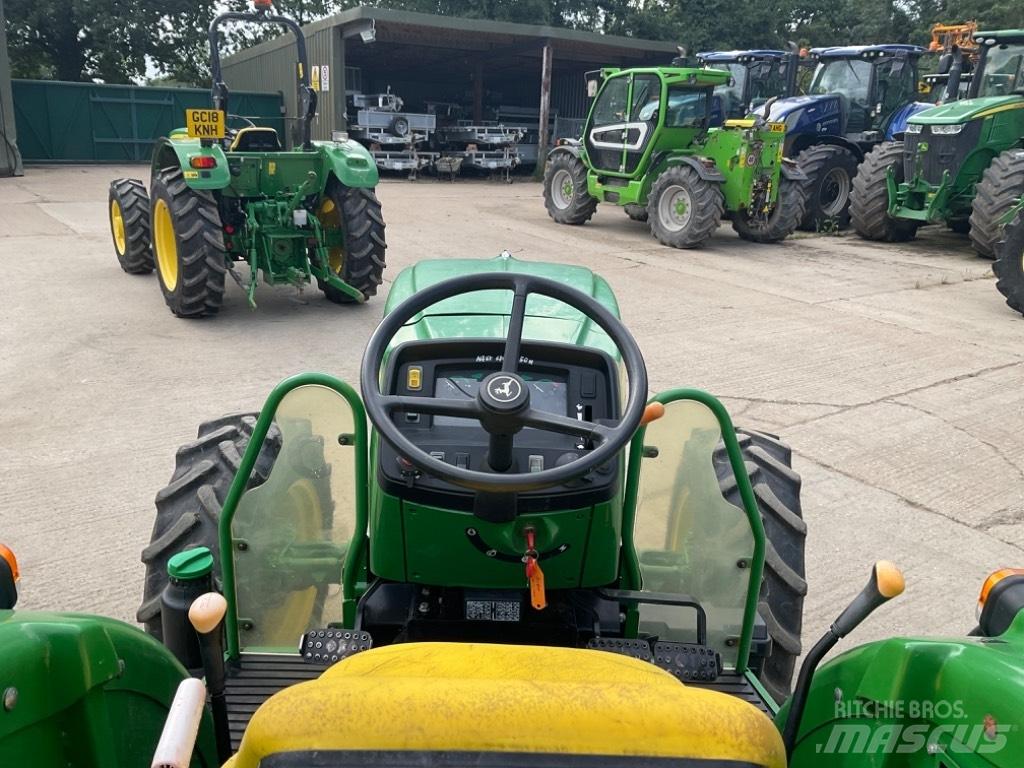 John Deere 5050E الجرارات