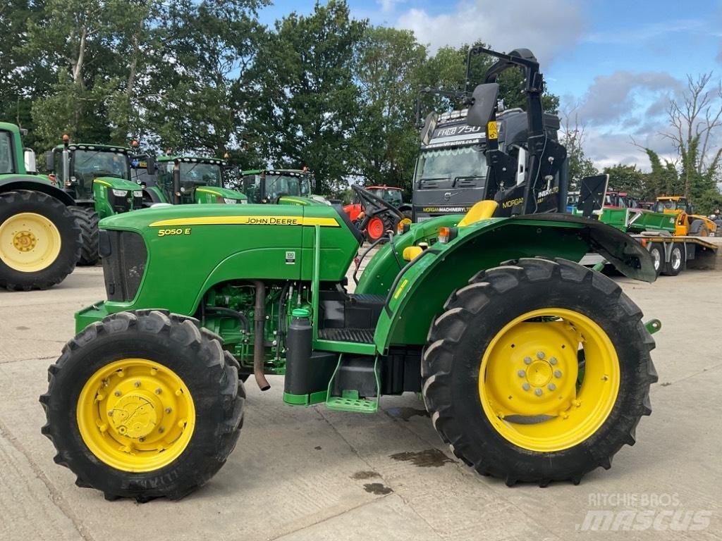 John Deere 5050E الجرارات