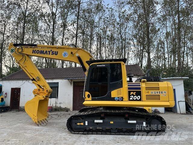 Komatsu PC200-8 حفارات زحافة