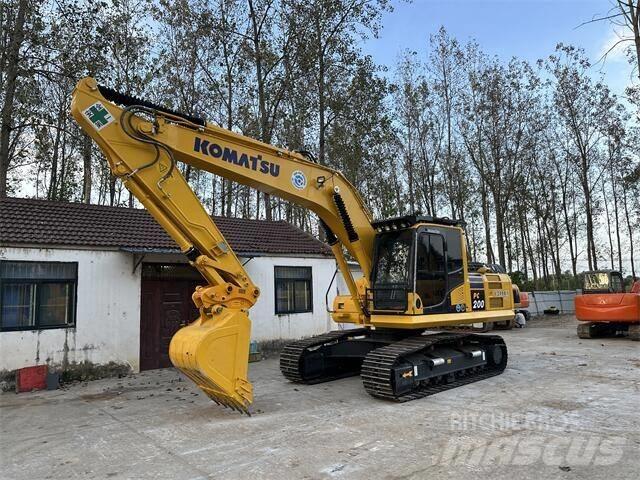 Komatsu PC200-8 حفارات زحافة