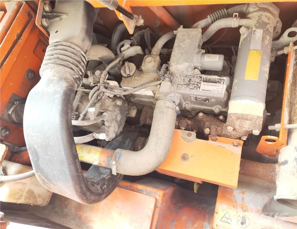 Hitachi ZX75US-3 حفارات وسط 7 طن - 12 طن