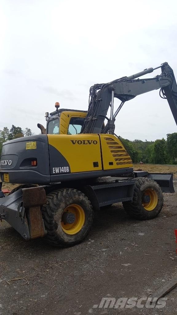 Volvo EW 140 B حفارات بعجل