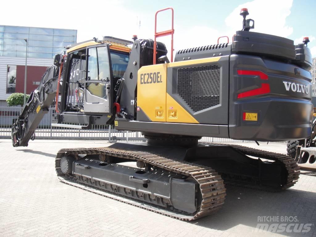 Volvo EC 250 EL حفارات زحافة