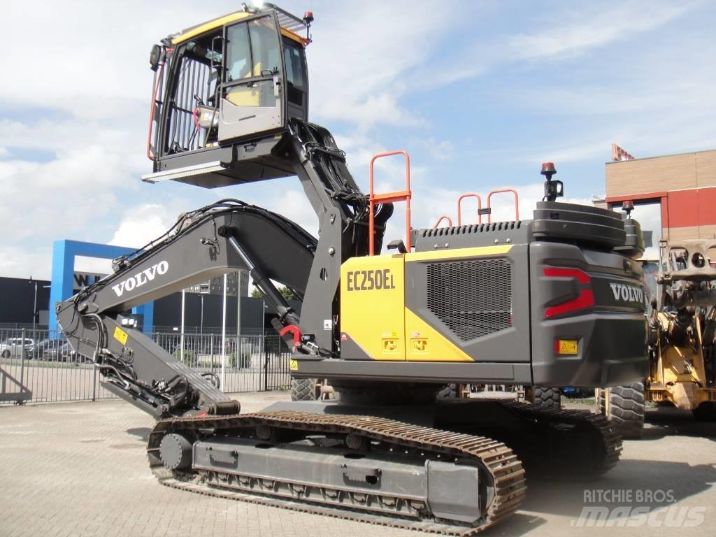 Volvo EC 250 EL حفارات زحافة