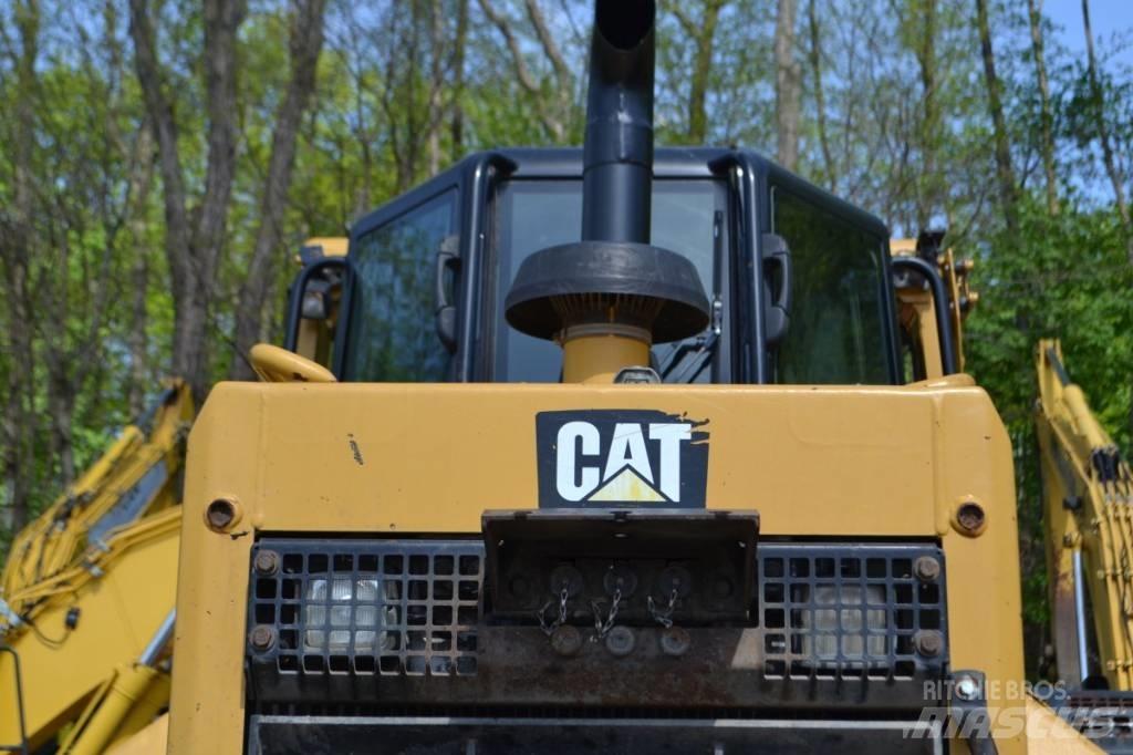 CAT D 6 N LGP بلدوزرات مجنزرة
