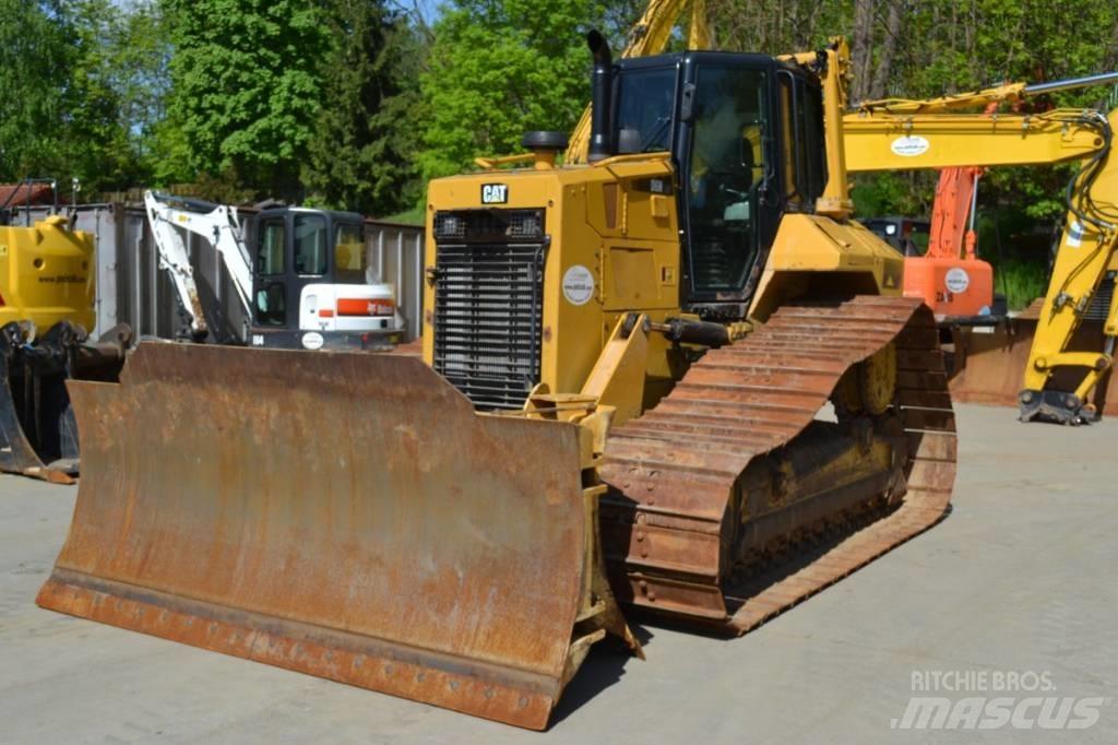 CAT D 6 N LGP بلدوزرات مجنزرة