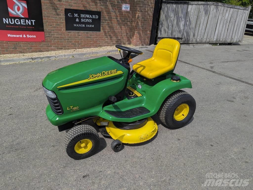 John Deere LT 180 ركوب الحشائش