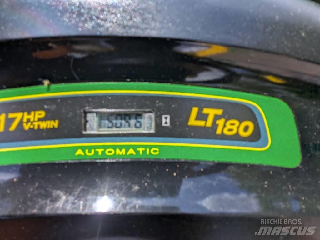 John Deere LT 180 ركوب الحشائش