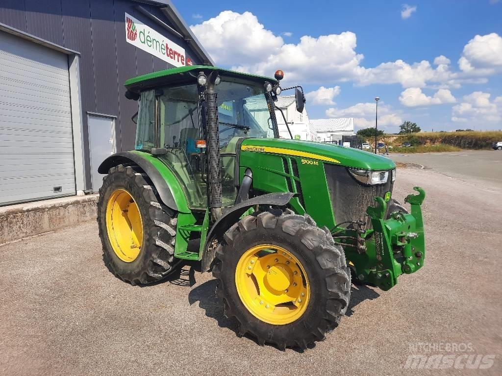 John Deere 5100 M الجرارات