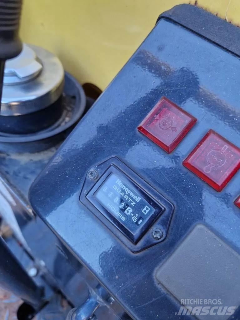 Yanmar C12R-B عربات نقل قلابة مجنزرة