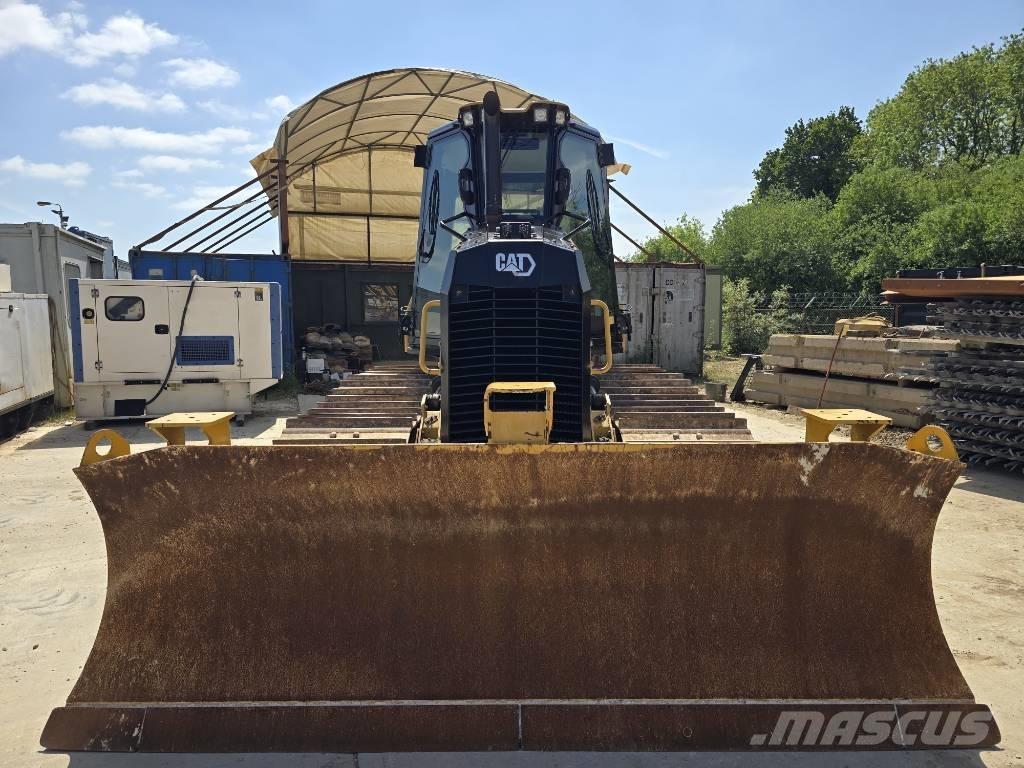 CAT D 3 LGP بلدوزرات مجنزرة