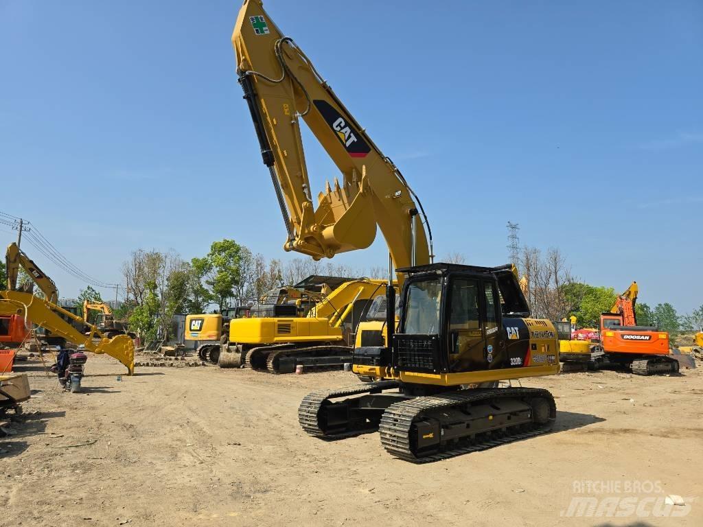 CAT 320 D 2 حفارات وسط 7 طن - 12 طن