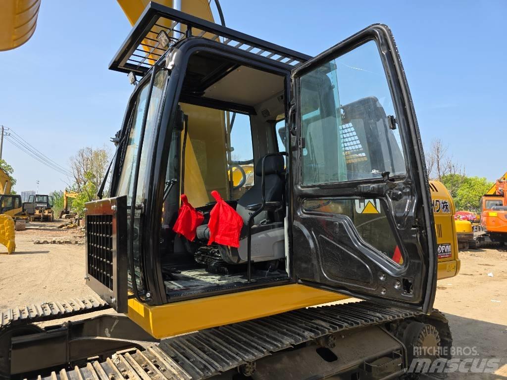 CAT 320 D 2 حفارات وسط 7 طن - 12 طن