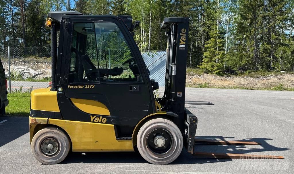 Yale GDP 25 VX شاحنات الديزل