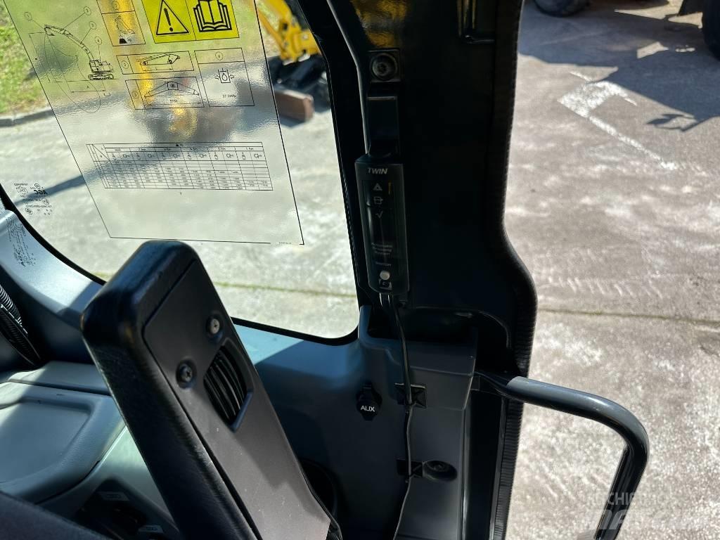 Komatsu PC210LCi-11 حفارات زحافة