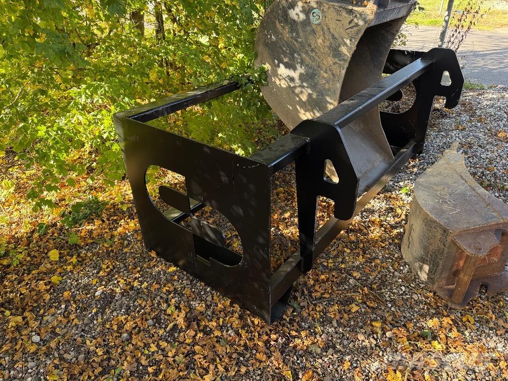 Takeuchi TB 260 حفارات زحافة