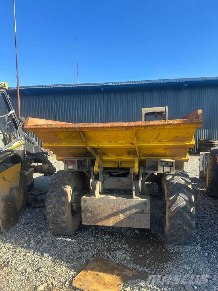  UTRANAZZ D8000 كابينة والداخلية