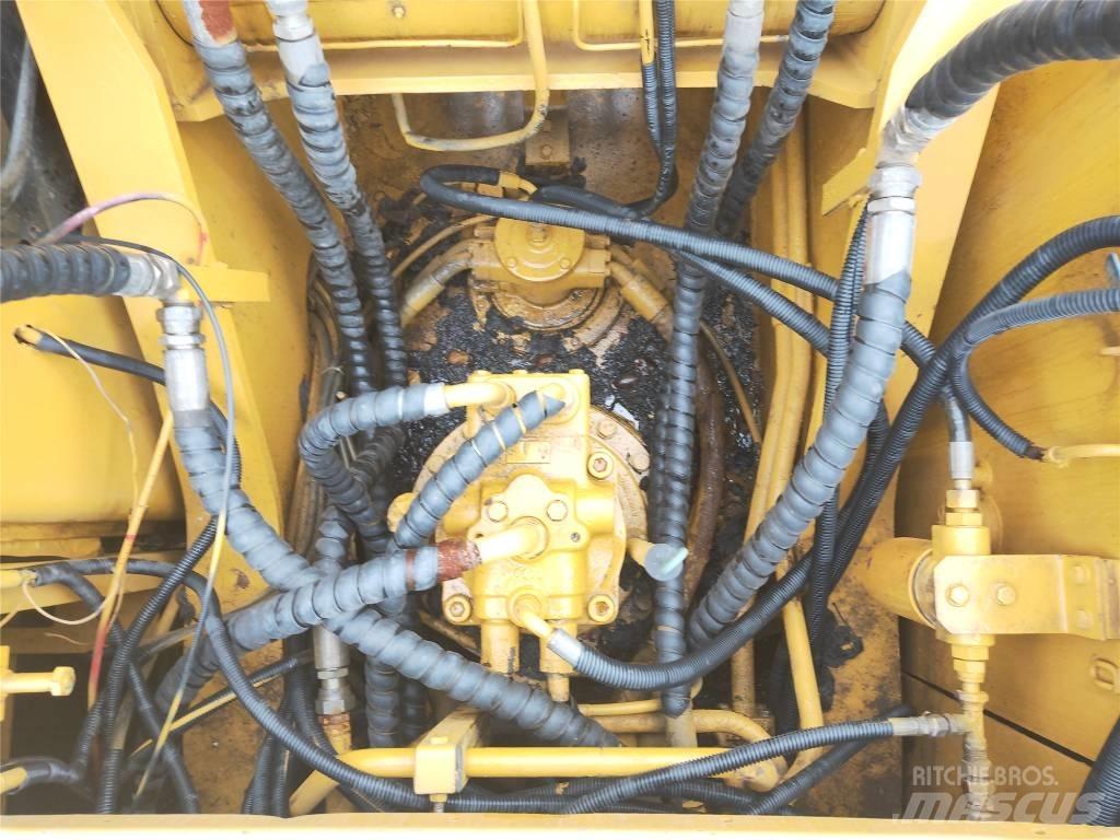 CAT 320B حفارات زحافة