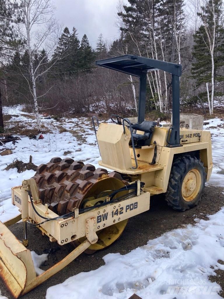 Bomag BW 142 P D B مداحل أحادية الأسطوانة
