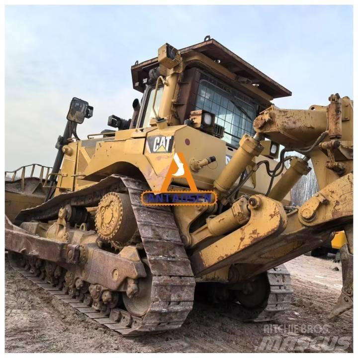 CAT D8T bulldozers بلدوزرات مجنزرة