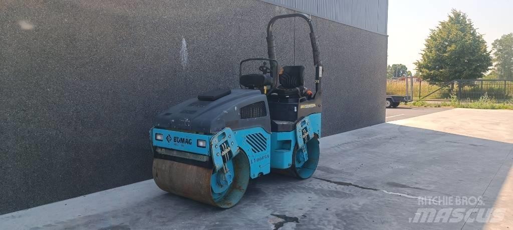 Bomag BW 100 AD-4 مداحل ثنائية الاسطوانة