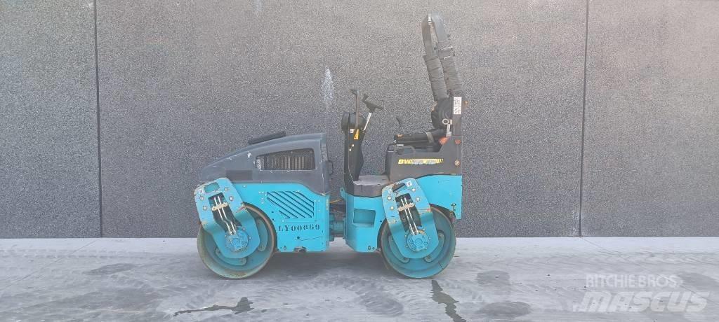 Bomag BW 100 AD-4 مداحل ثنائية الاسطوانة