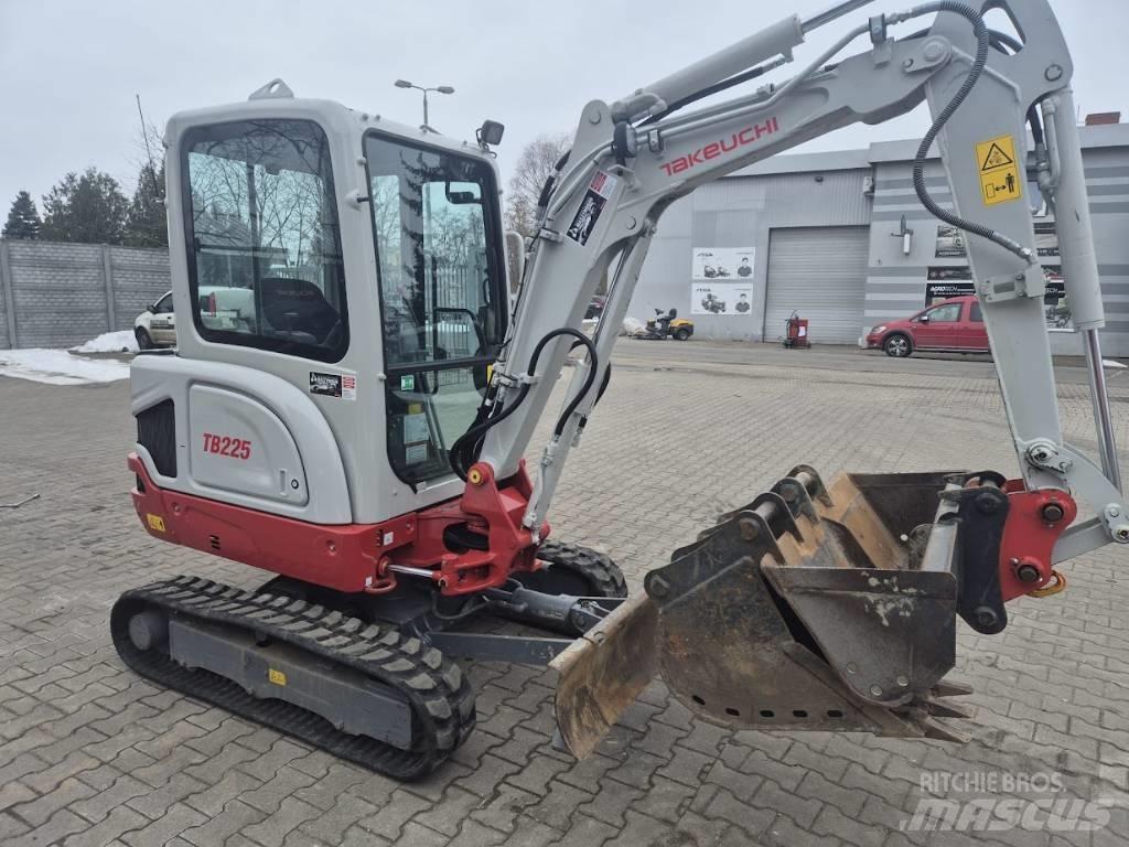 Takeuchi TB 225 حفارات صغيرة أقل من 7 طن (حفارات صغيرة)