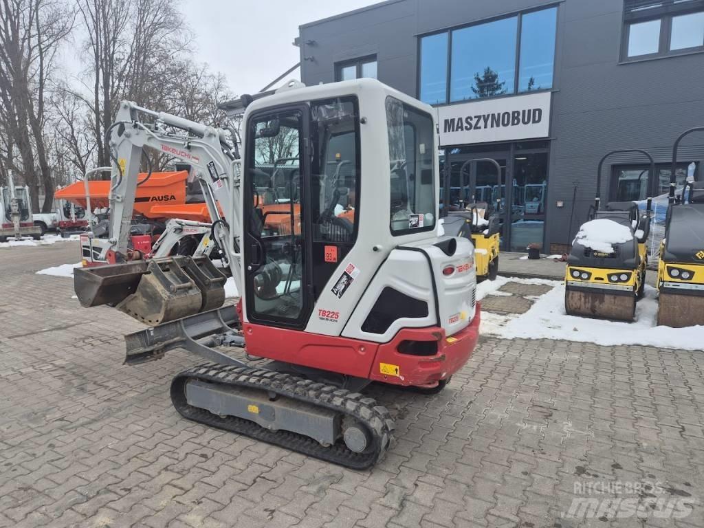 Takeuchi TB 225 حفارات صغيرة أقل من 7 طن (حفارات صغيرة)