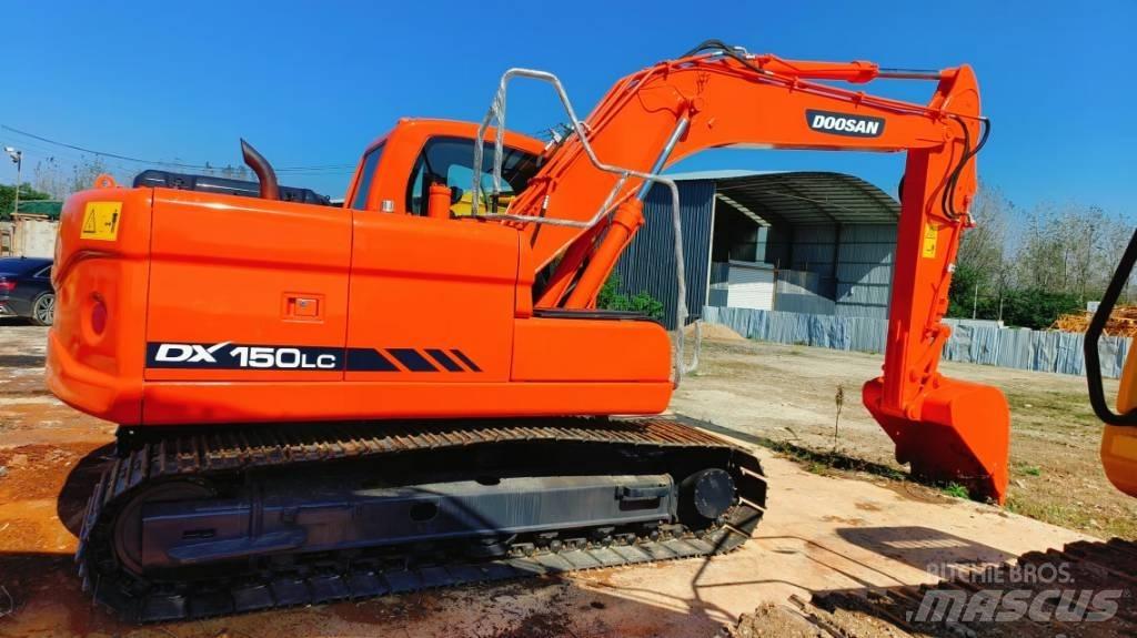 Hitachi ZX 210 حفارات زحافة